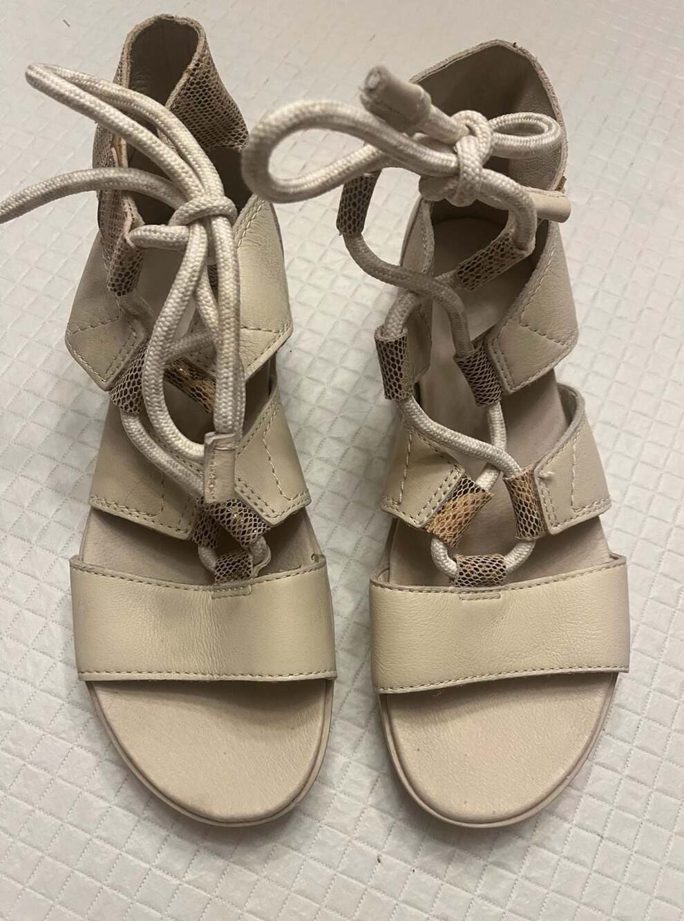 Sorel Lace-Up Torpeda Gladiator sandals in cream & snake print summer size 10